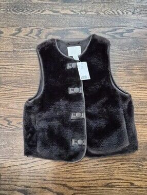 H&M Black faux fur vest with leather buttons in XXS - New With TAGS